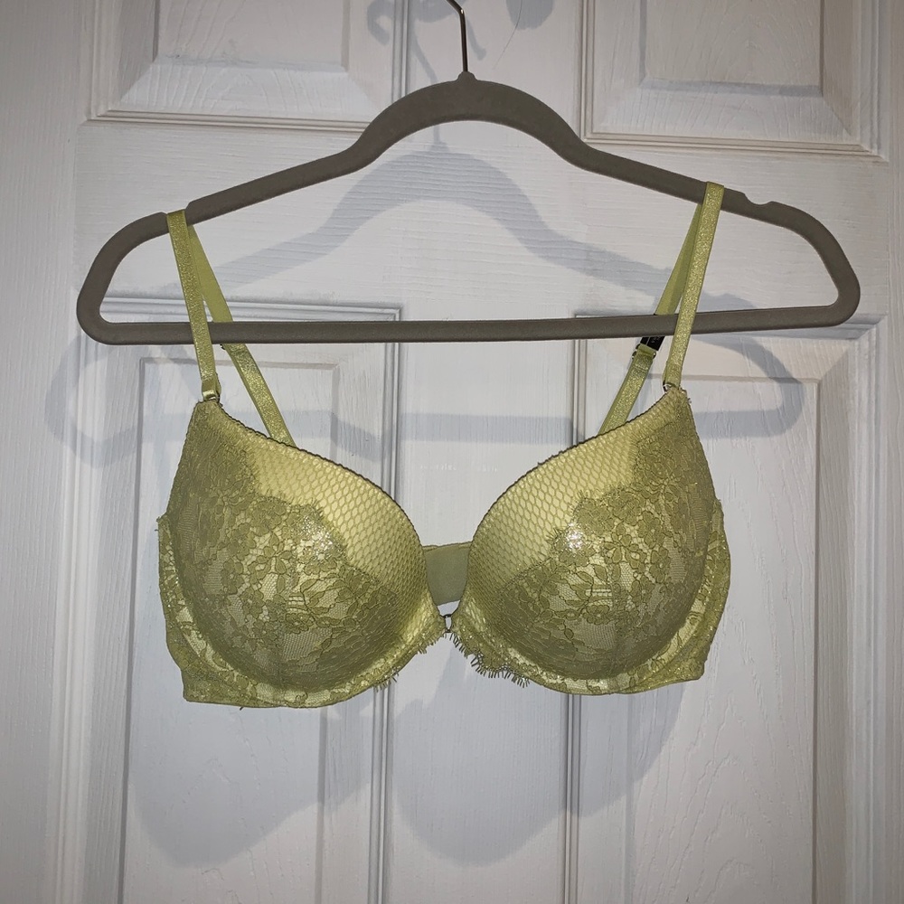 Victoria’s Secret Bombshell Bra 36C NEW WITH TAGS
